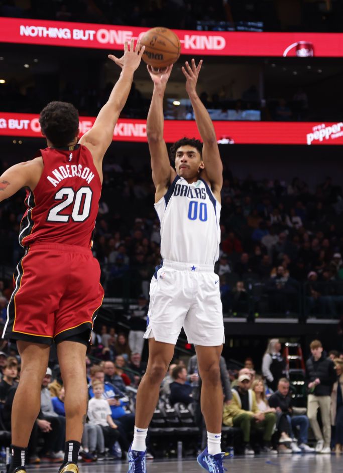 爱游戏体育官方网站-莎拉波娃重要时刻出色防守，独行侠带队取胜！观众掌声雷动(莎拉波娃几个孩子)