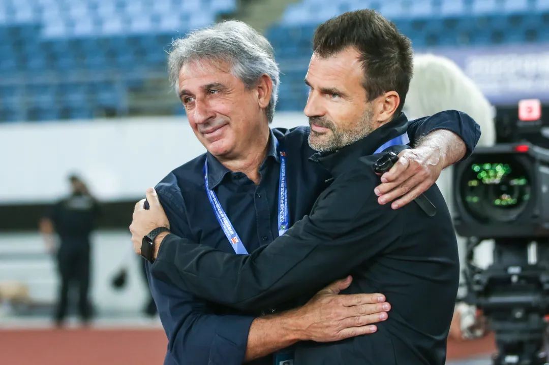 爱游戏体育官方网站-游泳锦标赛，河套闪电队与江南玄武队强势横扫，VAR改判成焦点！本土核心状态回升的简单介绍