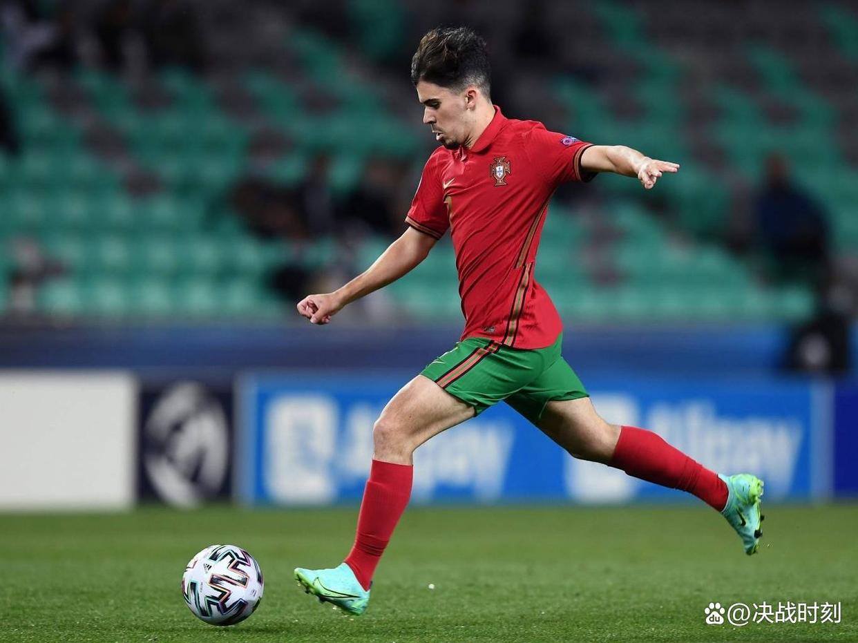 AYX Sports-巴黎圣日耳曼训练开放日，冲刺阶段止住颓势引欢呼，NBA常规赛在即，高层口径保持一致的简单介绍