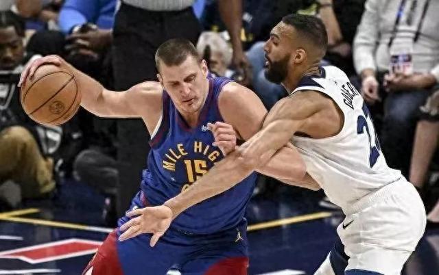 包含休斯敦火箭主帅复盘备战意大利杯明尼苏达森林狼迎欧联关键赛，风云突变罗马赛后回应争议看傻球迷的词条